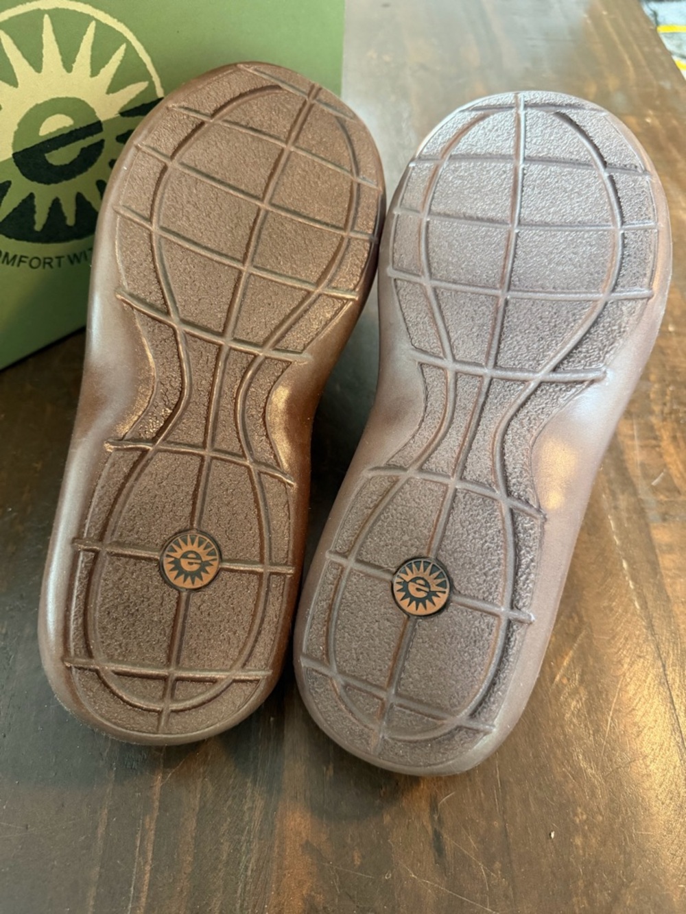 Earth Shoe Pecan Brown Leather Slide Sandals - 9.5W - Picture 6 of 11